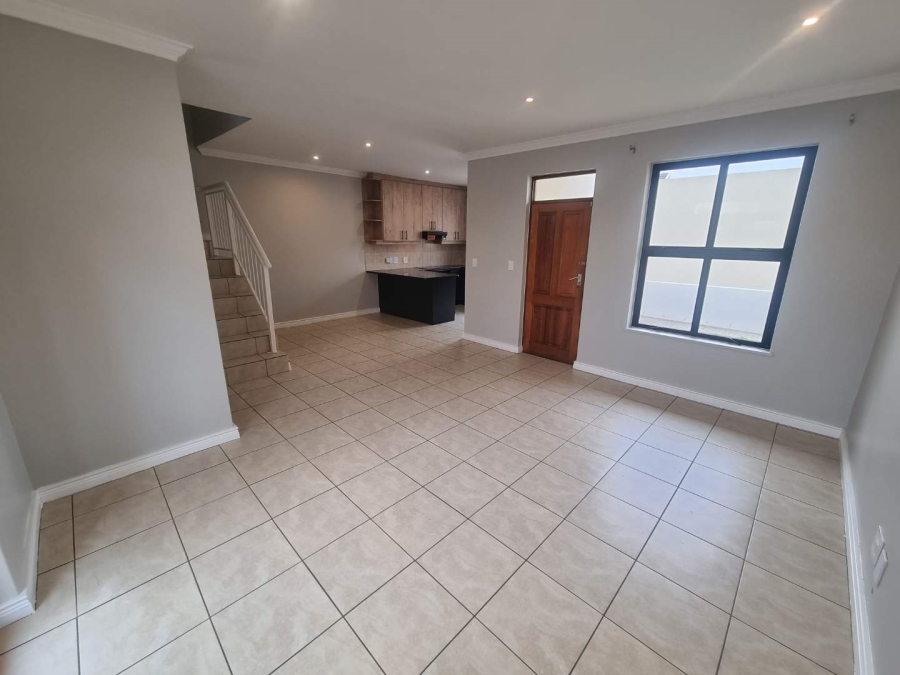 To Let 2 Bedroom Property for Rent in Royal Ascot Western Cape